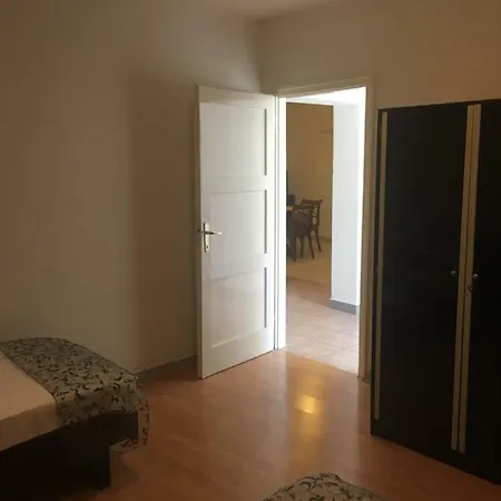 Josipa * 希贝尼克